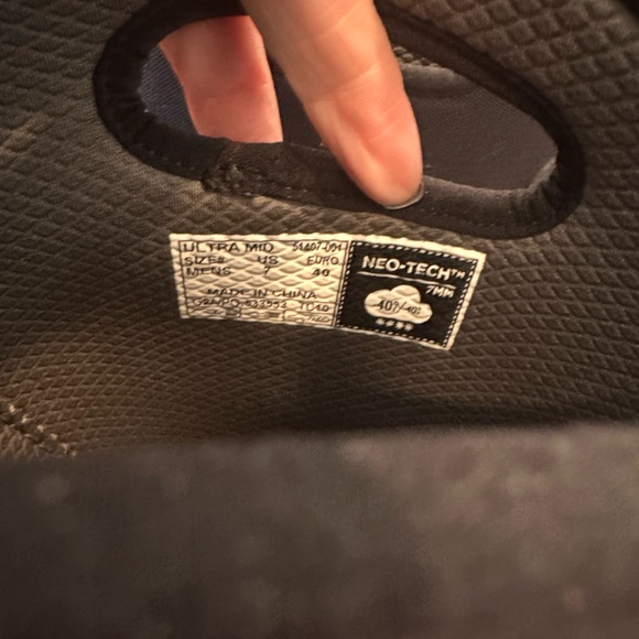 Bogs Men's Snow Boots with Handles - Picture 5 of 5